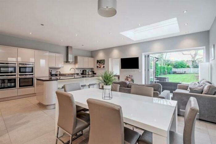 4 Bedroom Semi-Detached House To Rent In Danford Lane, Solihull, West Midlands, B91