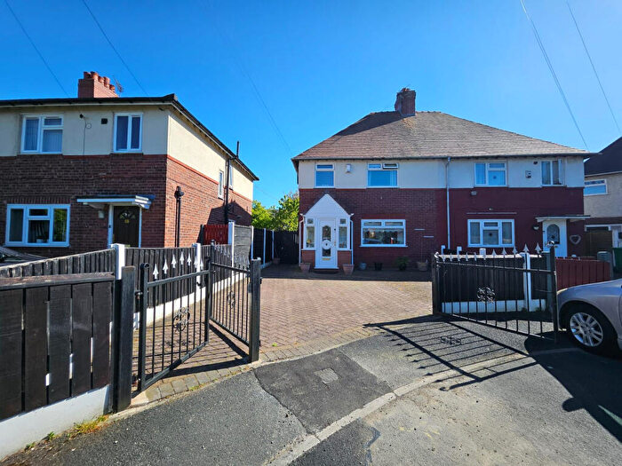 3 Bedroom Semi-Detached House For Sale In Bowdon Avenue, Manchester, M14