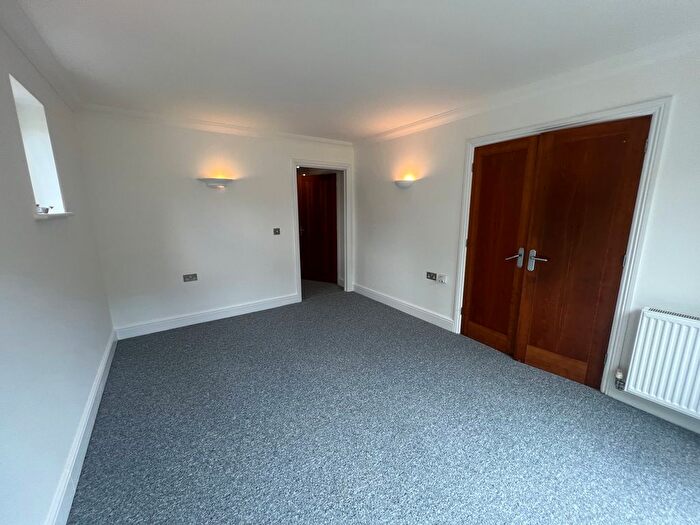 2 Bedroom Flat To Rent In Chessel Avenue, Bournemouth, BH5