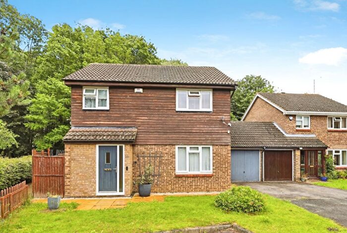 4 Bedroom Detached House For Sale In Parkside, Northampton, Northamptonshire, NN3