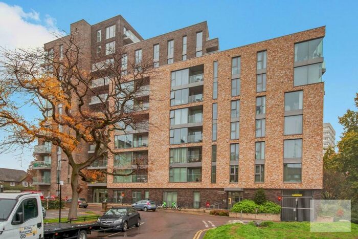 2 Bedroom Apartment To Rent In Flat, Theshoreline Building, Newnton Close, London, N4