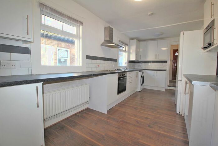 3 Bedroom Flat To Rent In Sydenham Road, Guildford, GU1
