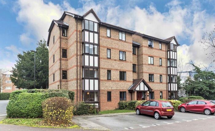 1 Bedroom Flat To Rent In Varsity Drive, Twickenham, TW1