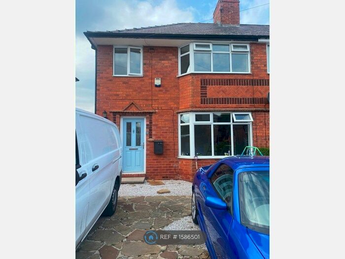 3 Bedroom Semi-Detached House To Rent In Selhurst Road, Chesterfield, S41