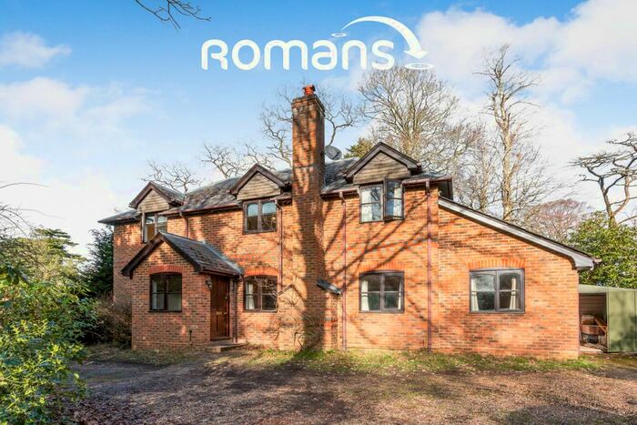 3 Bedroom Detached House To Rent In Firgrove Road, Eversley, Hook, RG27