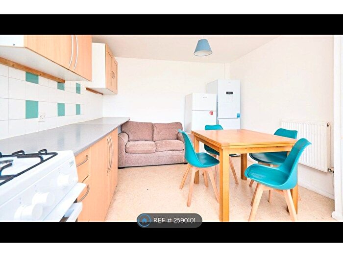 3 Bedroom Flat To Rent In Ambrose Walk, London, E3