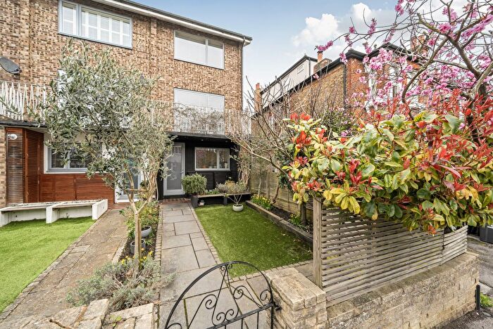 4 Bedroom End Of Terrace House For Sale In Homersham Road, Kingston Upon Thames, KT1