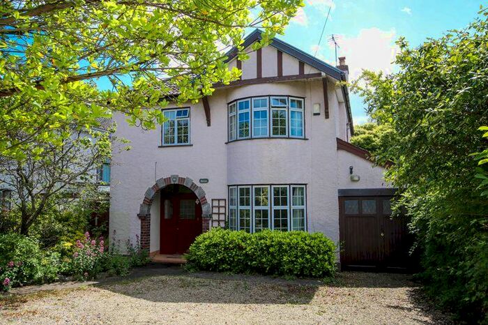 4 Bedroom Detached House To Rent In Edward Road, Clevedon, BS21