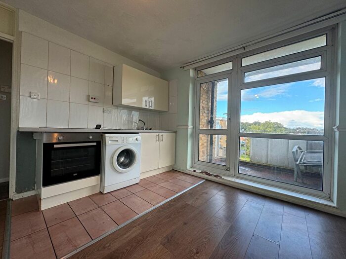 2 Bedroom Flat To Rent In Burke Drive, Thornhill, Southampton, SO19