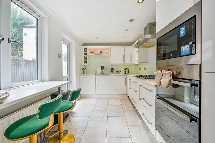 3 Bedroom Terraced House To Rent In Tunis Road, Shepherd's Bush, London, W12