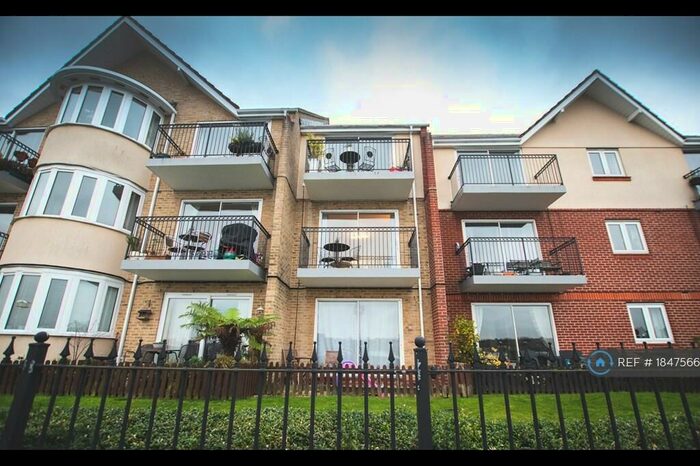 2 Bedroom Flat To Rent In Vespasian Road, Southampton, SO18