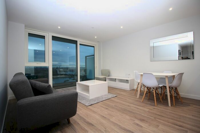 2 Bedroom Flat To Rent In Skylark Point, Woodbury Down, Finsbury Park, N4