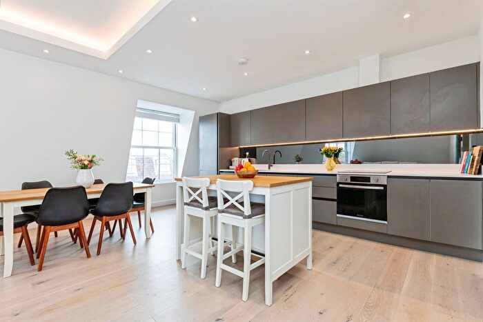 2 Bedroom Flat For Sale In Stonehills, Welwyn Garden City, AL8