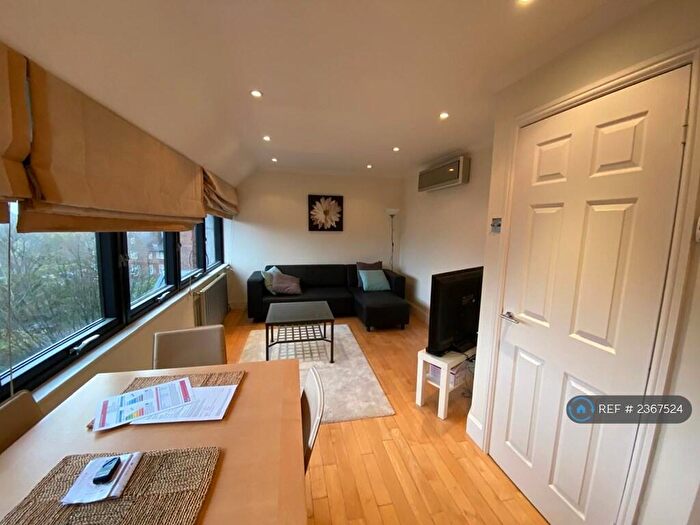 2 Bedroom Flat To Rent In Britten Close, London, NW11