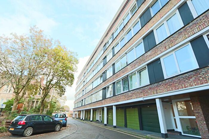 4 Bedroom Flat To Rent In High Kingsdown, Bristol, BS2