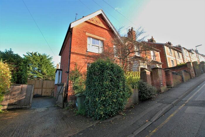 3 Bedroom Detached House To Rent In Cheselden Road, Guildford GU1
