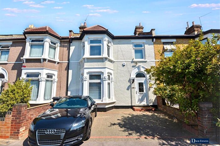 4 Bedroom Terraced House For Sale In Milverton Gardens, Seven Kings, Ilford, IG3
