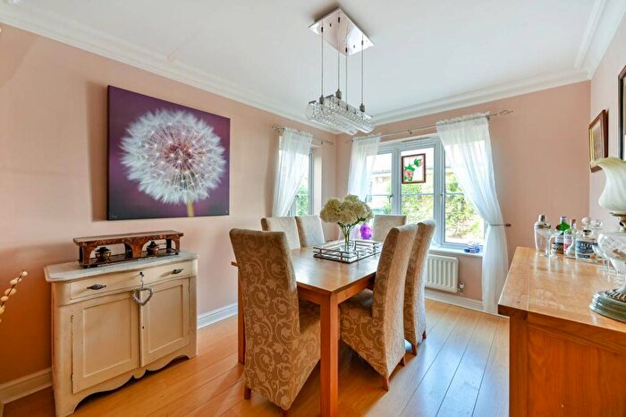 5 Bedroom Detached House For Sale In Ray Meadow, Maidenhead, SL6