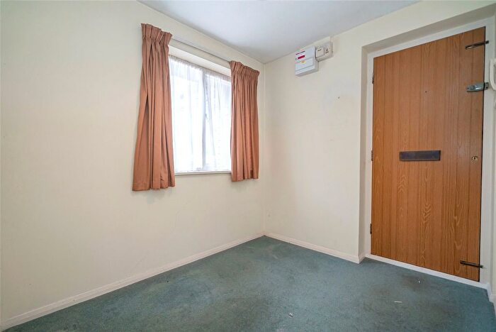 1 Bedroom Flat For Sale In Oakridge Drive, London, N2