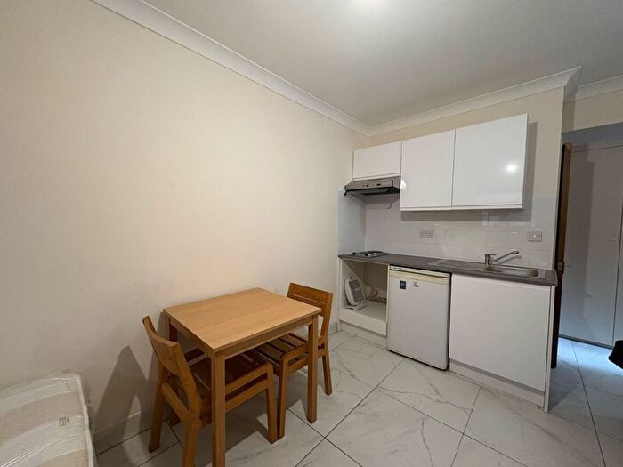 1 Bedroom Studio To Rent In Holloway Road, Holloway, N7