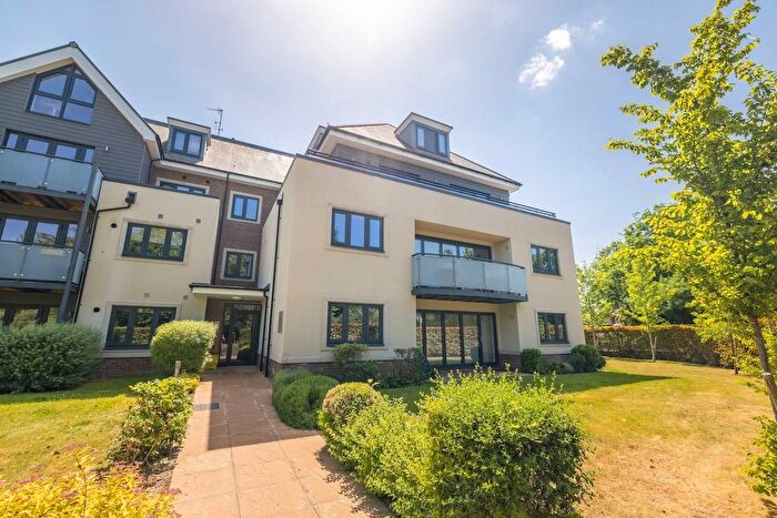 2 Bedroom Flat For Sale In Institute Road, Taplow, Maidenhead, SL6