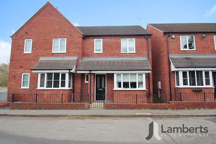 3 Bedroom Semi Detached House For Sale In Green Lane, Studley, B80