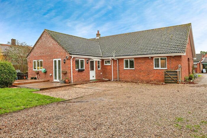 4 Bedroom Detached Bungalow For Sale In The Street, Bawdeswell, Dereham, NR20