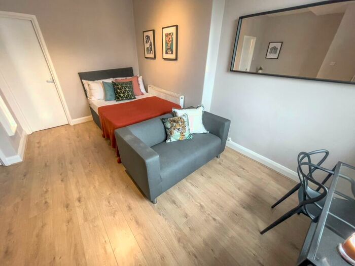 1 Bedroom Flat To Rent In Catharine Street, L8