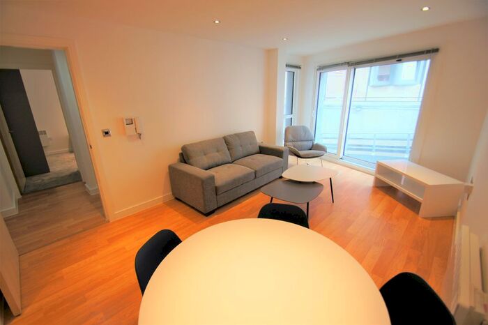 2 Bedroom Flat To Rent In Rusholme Place, Manchester, M14