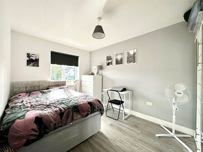 3 Bedroom End Of Terrace House For Sale In Castle Street, Swanscombe, Kent, DA10