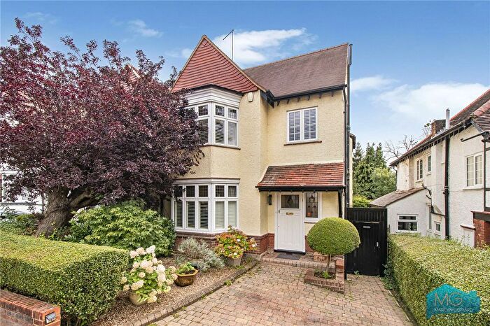 5 Bedroom Semi-Detached House For Sale In Finchley Way, London, N3