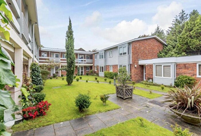 1 Bedroom Apartment For Sale In Mathon Court, Cross Lanes, Guildford, Surrey, GU1