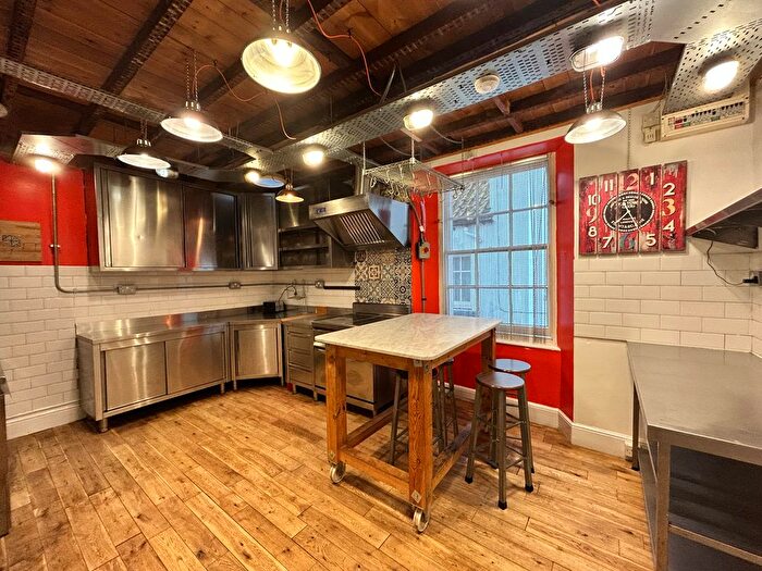 3 Bedroom Flat To Rent In Northumberland Place, Teignmouth, TQ14