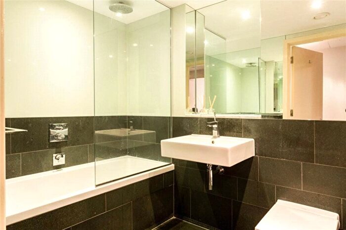 3 Bedroom Flat To Rent In Moore House, Gatliff Road, London, SW1W