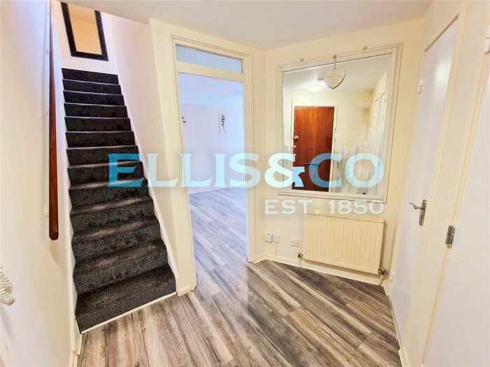 2 Bedroom Flat To Rent In Rusper Close, Stanmore, HA7