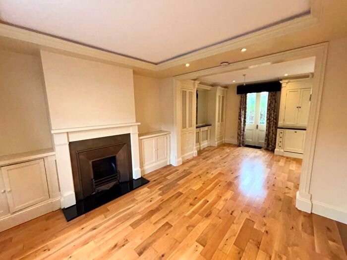 3 Bedroom Cottage To Rent In Albert Street, St.Albans, AL1