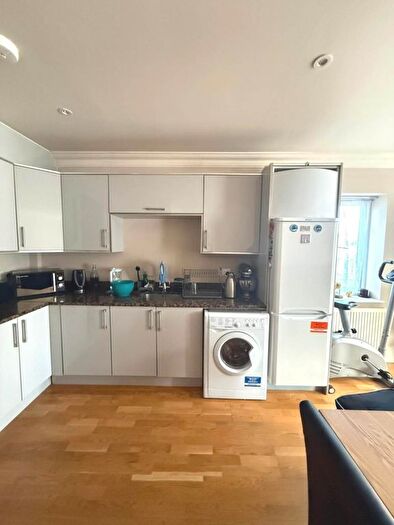 2 Bedroom Flat To Rent In Reet Gardens, Slough, SL1