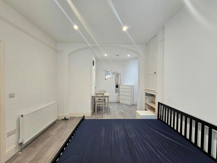 Studio To Rent In Abbey Road, Torquay, TQ2