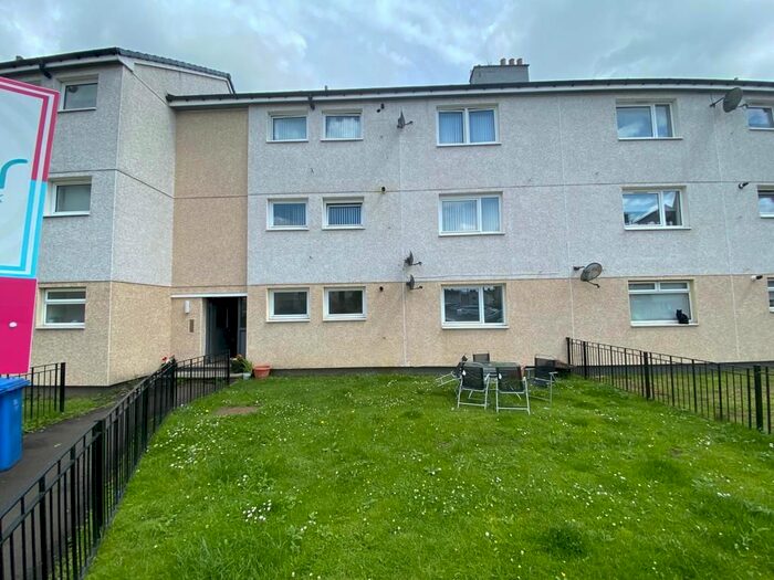 3 Bedroom Flat To Rent In Dunphail Drive, Easterhouse, Glasgow, G34