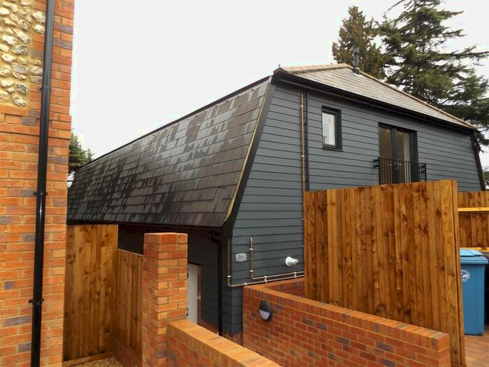 2 Bedroom Flat To Rent In Saxxway Drive, Chartridge Lane, Chesham, HP5