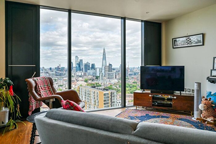 3 Bedroom Flat For Sale In Walworth Road, Elephant And Castle, London, SE1