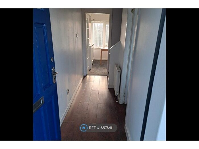 3 Bedroom Maisonette To Rent In Kintyre Avenue, Linwood, Paisley, PA3