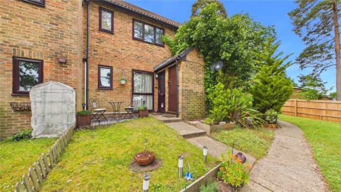 1 Bedroom Maisonette For Sale In Bluebell Rise, Lightwater, Surrey, GU18