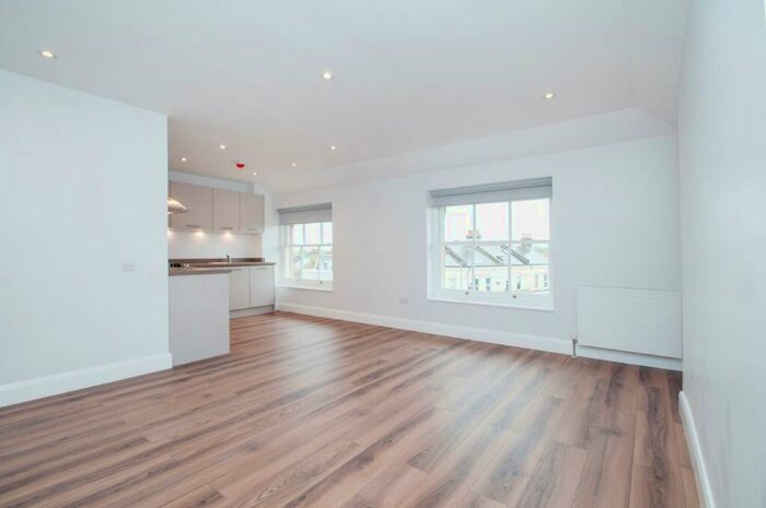 1 Bedroom Apartment To Rent In Park Road, Kingston Upon Thames, Surrey, KT2