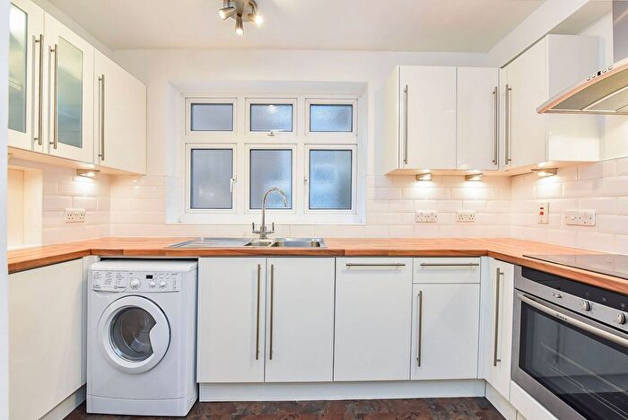 2 Bedroom Flat To Rent In The Downs, Wimbledon, London, SW20