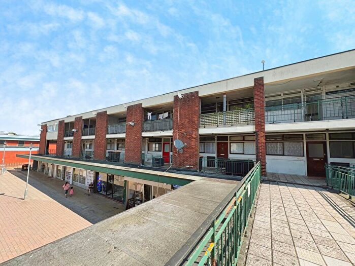 2 Bedroom Flat To Rent In Bedford Square, Houghton Regis, Dunstable, LU5
