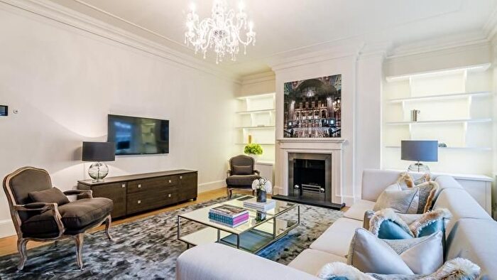 3 Bedroom Flat To Rent In Duke Street, Mayfair, London, W1K