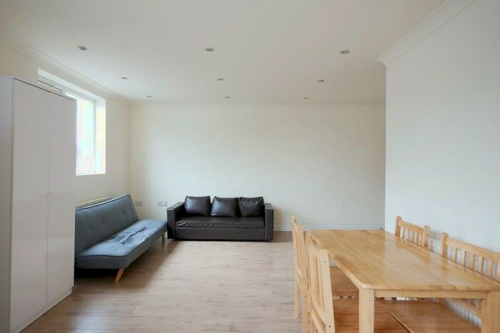 1 Bedroom Apartment To Rent In Green Lanes, Palmers Green, N13