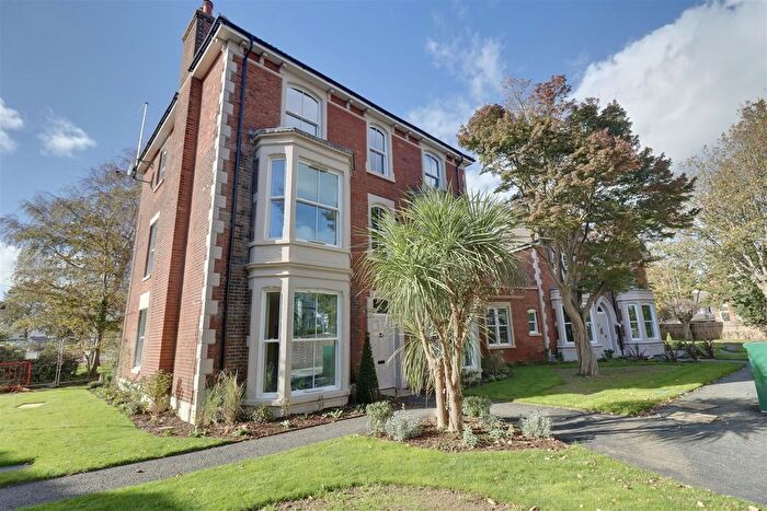 3 Bedroom Flat For Sale In Grove Road South, Southsea, PO5