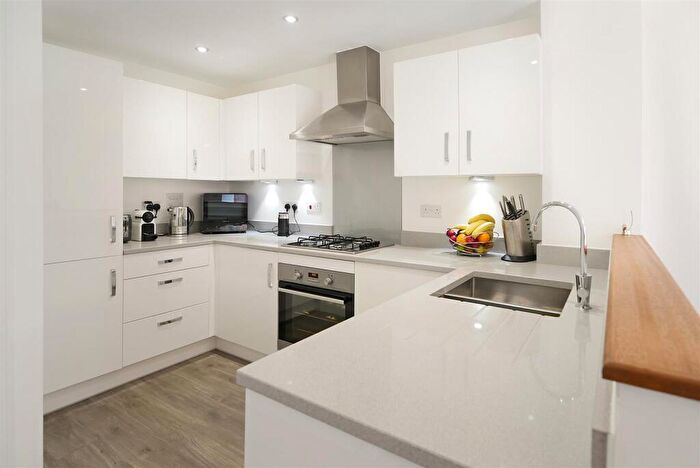 4 Bedroom Detached House To Rent In Stanhorn Grove Felpham, PO22